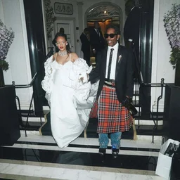 «Прямо здесь»: A$AP Rocky случайно раскрыл пол третьего ребёнка Рианны