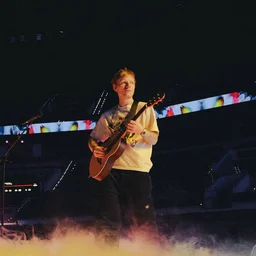 Эд Ширан рассказал, почему много лет живет без телефона